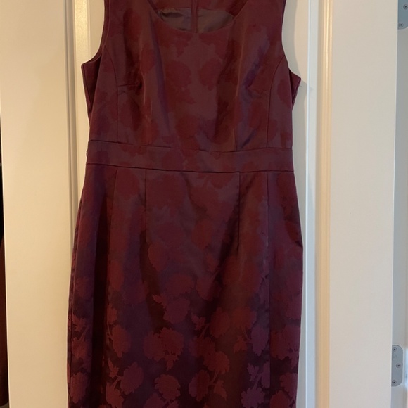 Dresses - Picture 10 of 10